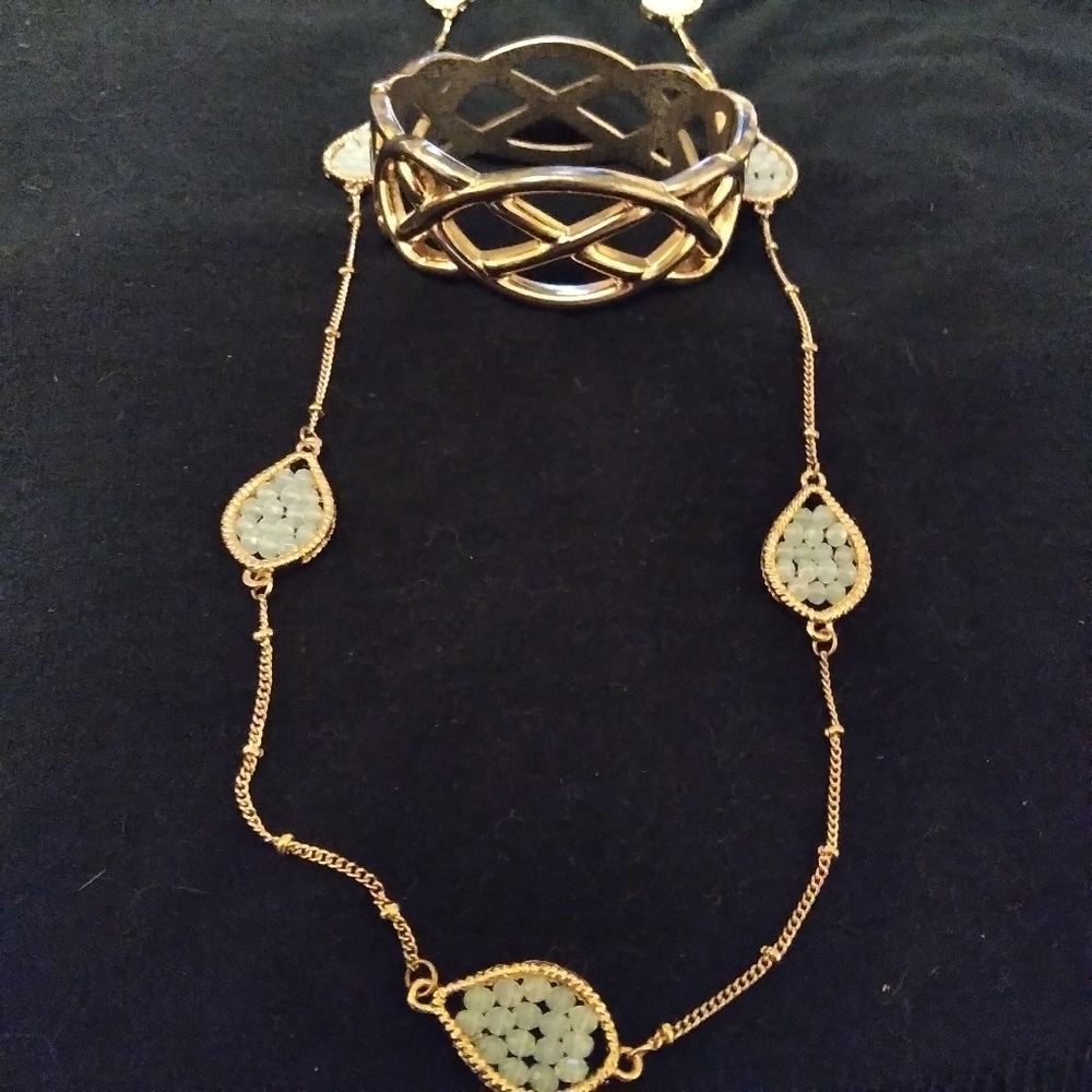 Pannee necklace and clamper bracelet